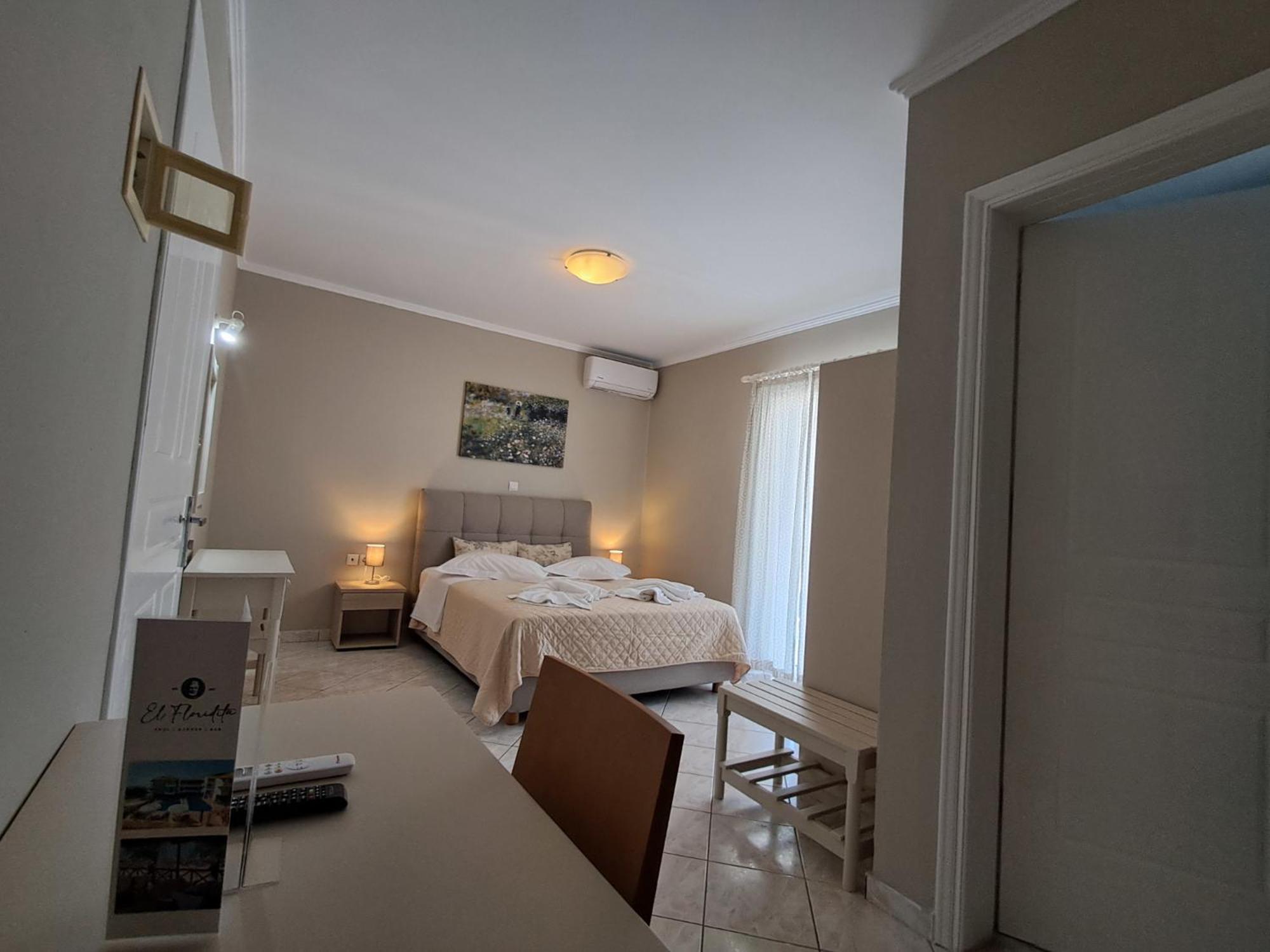 Sigma Hotel Paralia Vrachou Extérieur photo